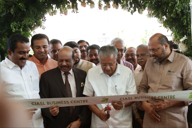 സിയാലിനെ സമ്പൂർണ്ണ ഏവിയേഷൻ എക്കോസിസ്റ്റമാക്കി മാറ്റുക ലക്ഷ്യം ; കൊച്ചി രാജ്യത്തെ വിമാന അറ്റകുറ്റപ്പണികളുടെ ഹബ്ബാകും - മുഖ്യമന്ത്രി പിണറായി വിജയൻ
സിയാൽ എയ്റോ പാർക്ക് ഫേസ് വൺ ഉദ്ഘാടനം ചെയ്തു